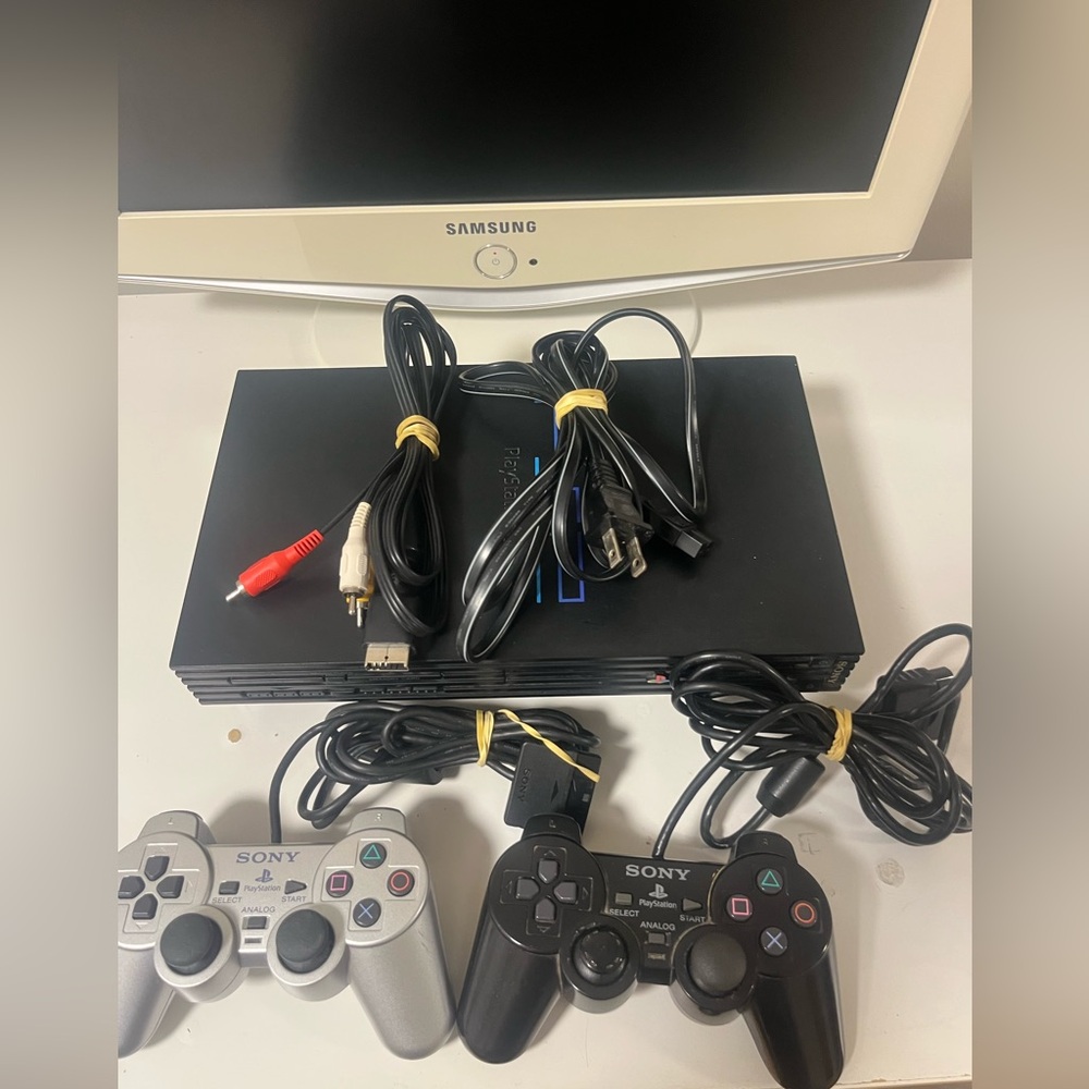 PS2 Fat Console SCPH-39001, Controller , AV cables ,Tested .